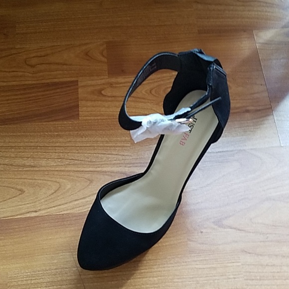 Heels - Picture 3 of 6